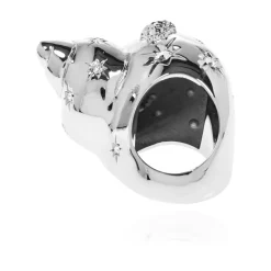 Anello con motivo a conchiglia