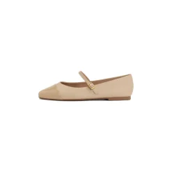 Ballerine con cinturino e naso laccato