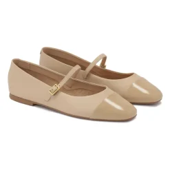 Ballerine con cinturino e naso laccato