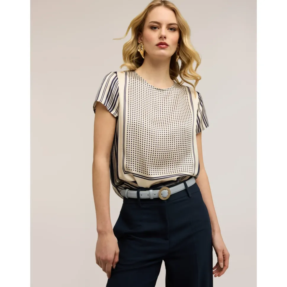 Blusa in raso con fantasia a foulard