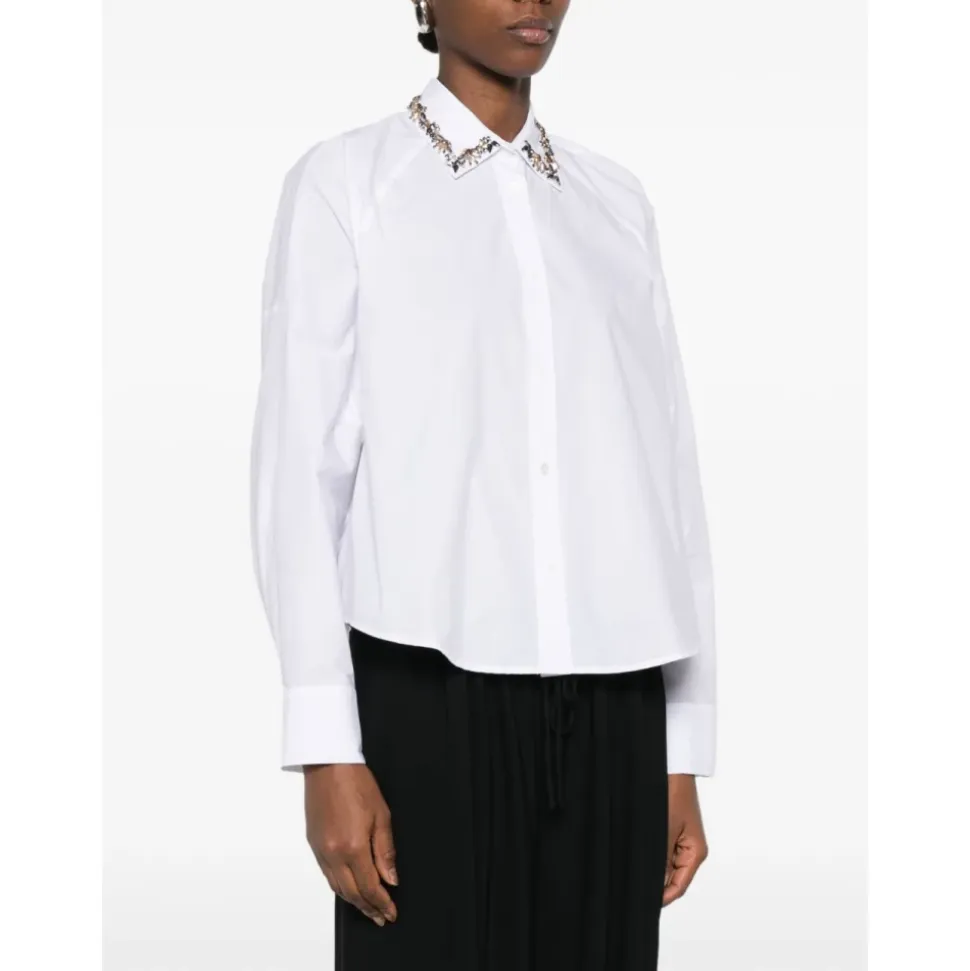 Camicia con decorazioni floreali
