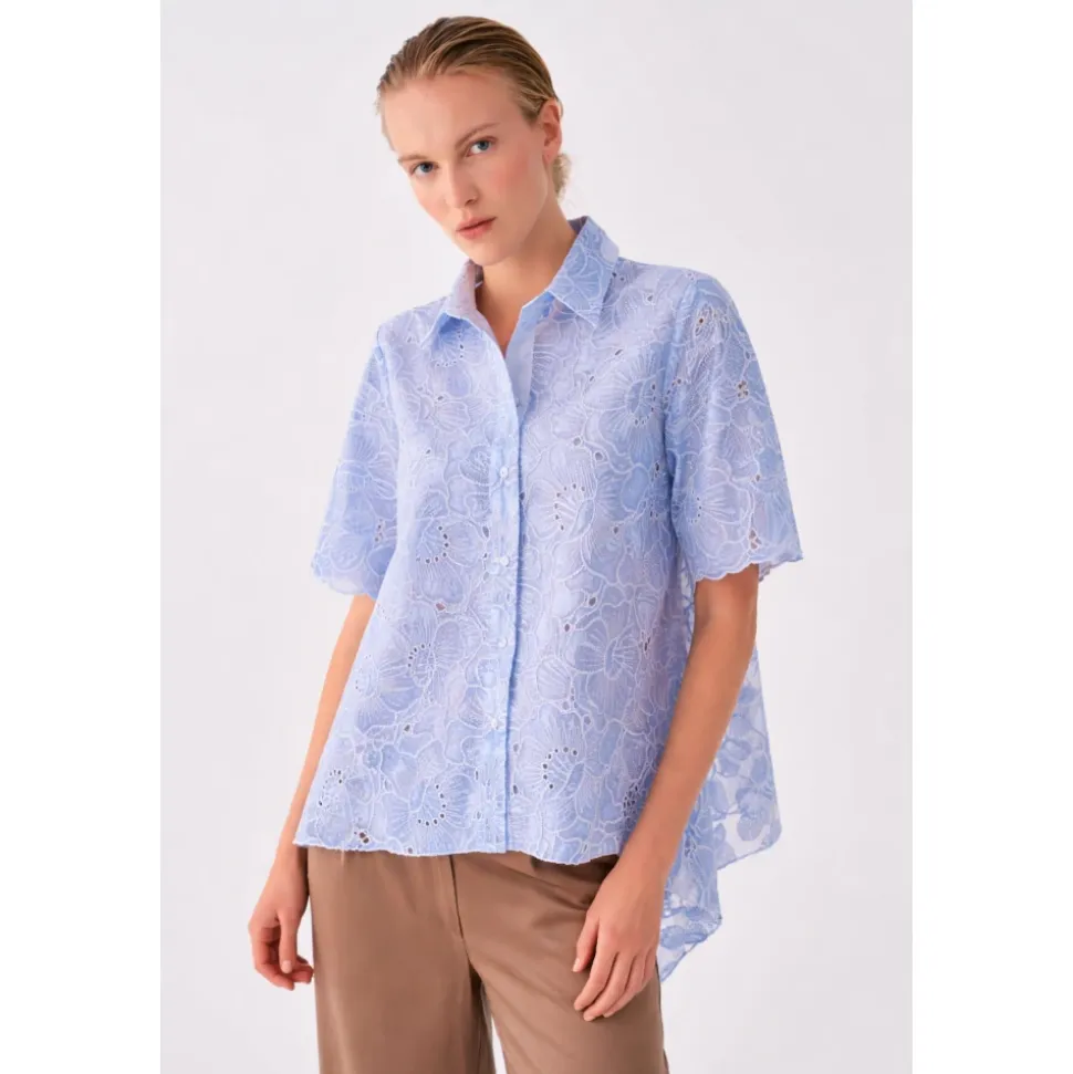 Camicia in organza ricamata con orlo a punta