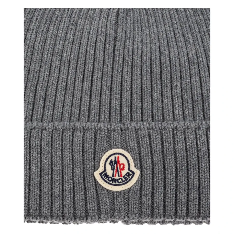 Cappello con toppa del logo