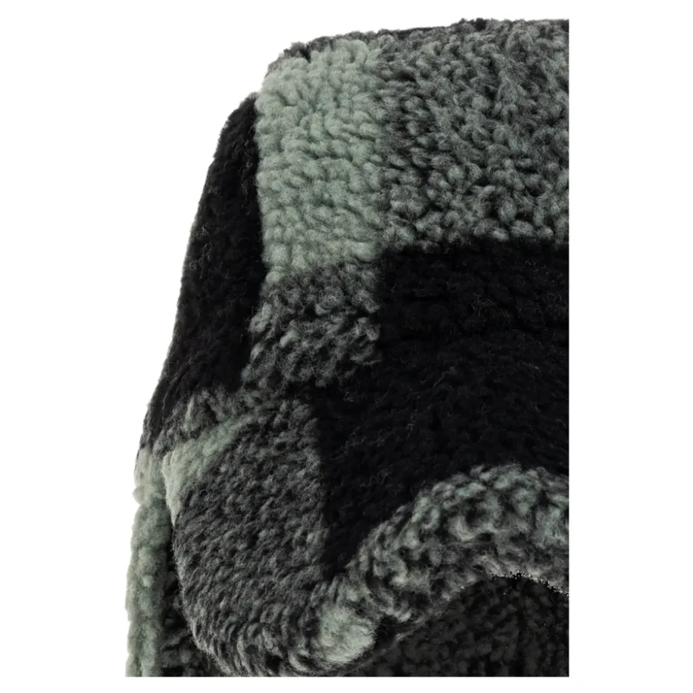 Cappello di pelliccia con paraorecchie