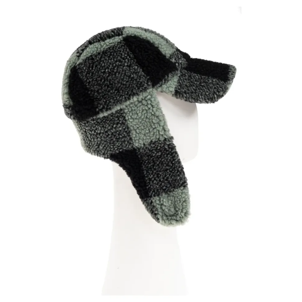 Cappello di pelliccia con paraorecchie