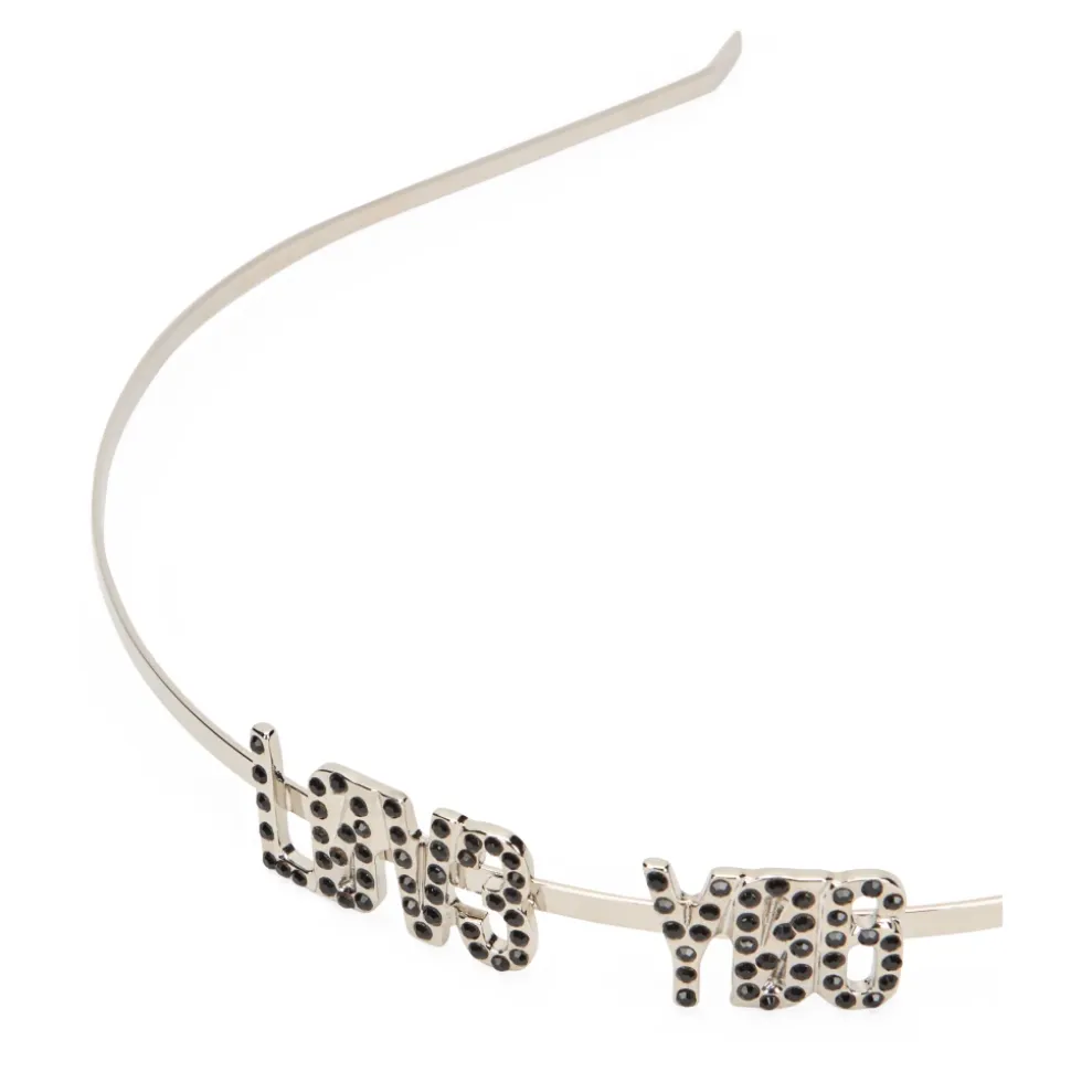 Cerchietto per capelli di colore argento, versatile e chic.