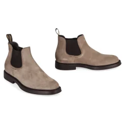 Chelsea boots in suede