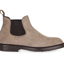 Chelsea boots in suede