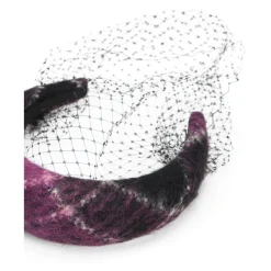 Elegante cerchietto per capelli nei toni del viola e nero con rete decorativa.