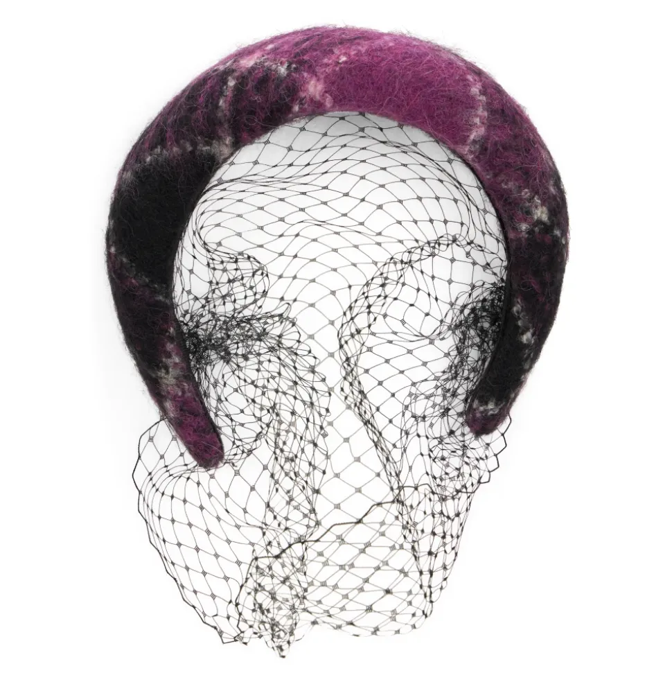 Elegante cerchietto per capelli nei toni del viola e nero con rete decorativa.