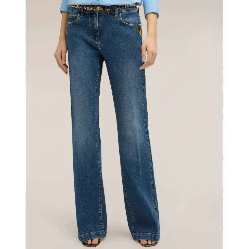 Jeans a zampa con dettaglio gioiello
