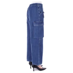 Jeans blu con zip e tasche