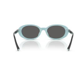 Occhiali da sole alla moda con lenti colorate