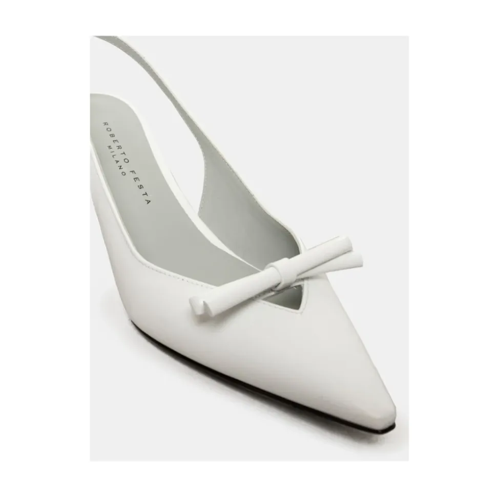 Sandalia slingback in pelle bianca con fiocco