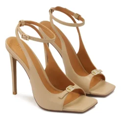 Sandali beige con un design alla moda