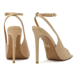Sandali beige con un design alla moda