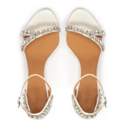 Sandali da sposa bianchi decorati con zirconi