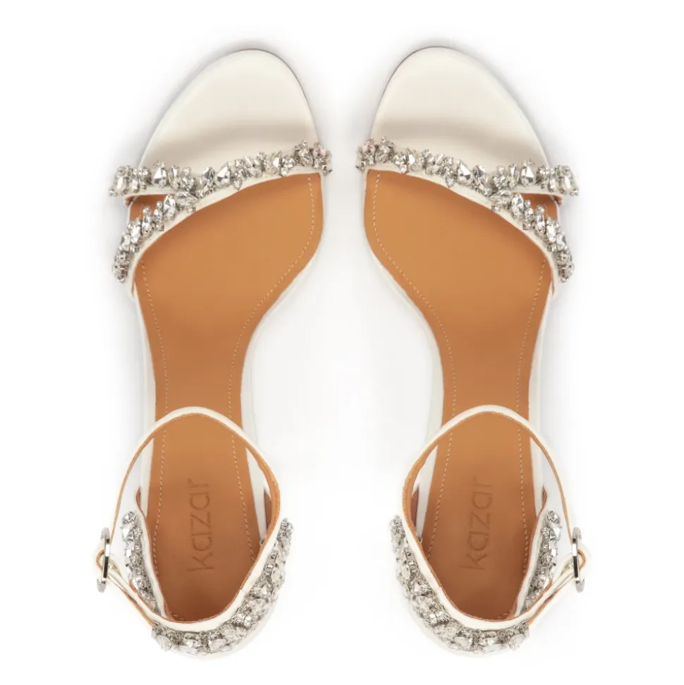 Sandali da sposa bianchi decorati con zirconi