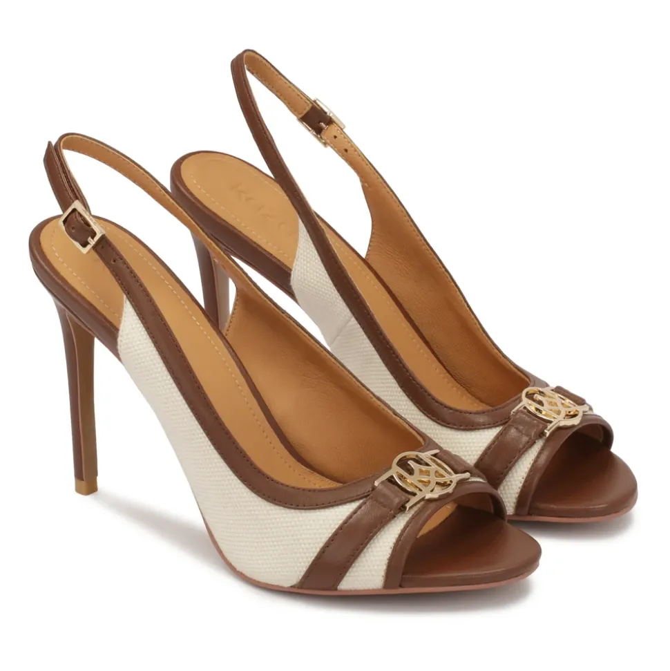 Sandali in pelle e tessuto marrone e beige.Questo prodotto veste piccolo.