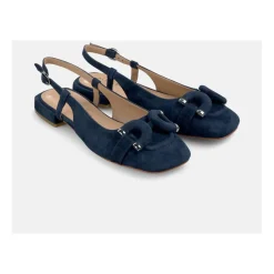 Scarpa piatta con staffa