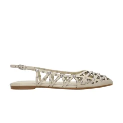 Scarpe in pelle con borchie e cut-out