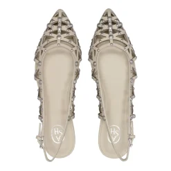 Scarpe in pelle con borchie e cut-out