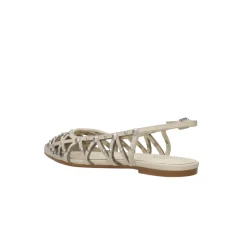 Scarpe in pelle con borchie e cut-out
