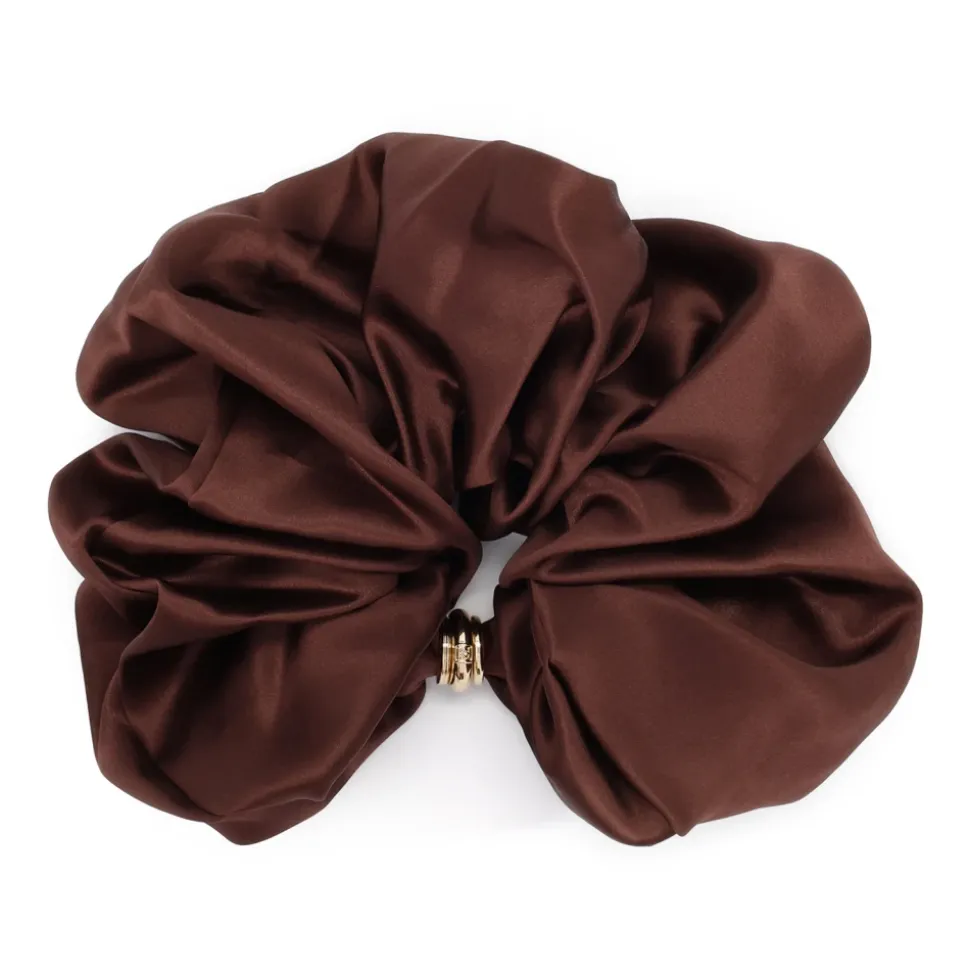 Scrunchie in raso con decorazione dorata