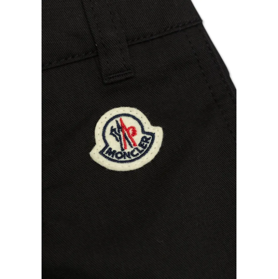 Shorts con toppa del logo