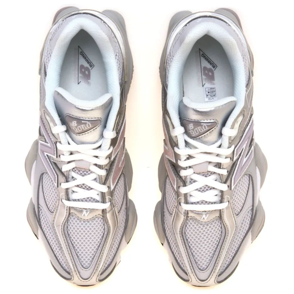 Sneaker New Balance 9060 in ecopelle e tessuto