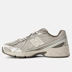 740 Sneakers