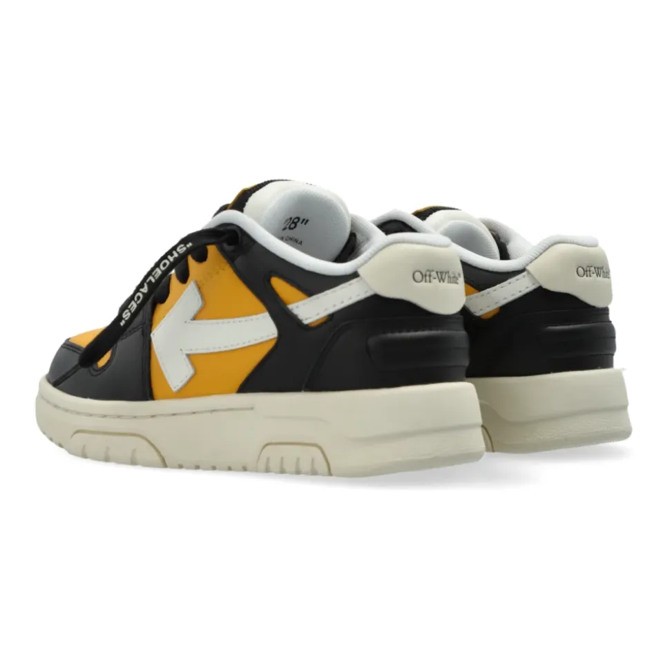 Sneakers Fuori dall'Ufficio