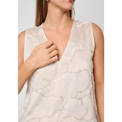 Top smanicato con ricamo e scollo a V