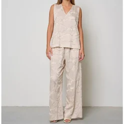 Top smanicato con ricamo e scollo a V