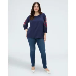 T-shirt in Viscosa con Ricami