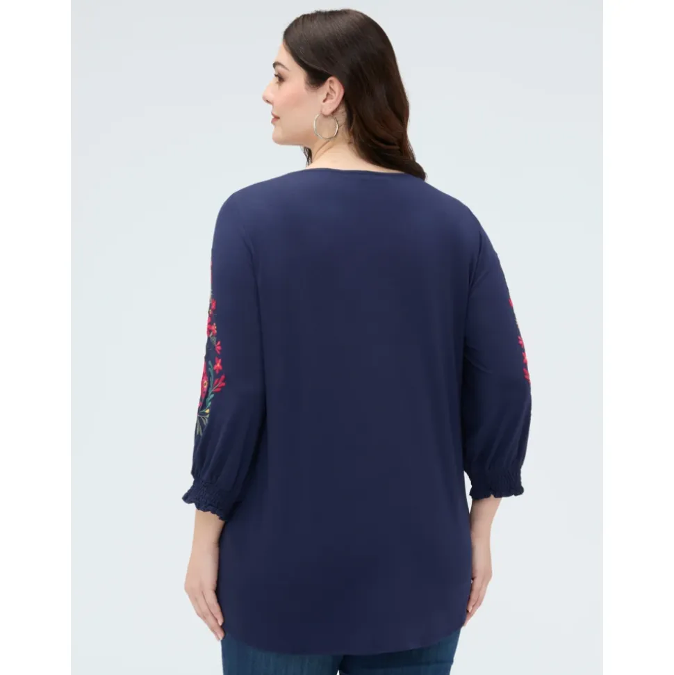 T-shirt in Viscosa con Ricami