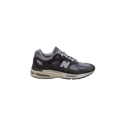 991v2 Sneakers